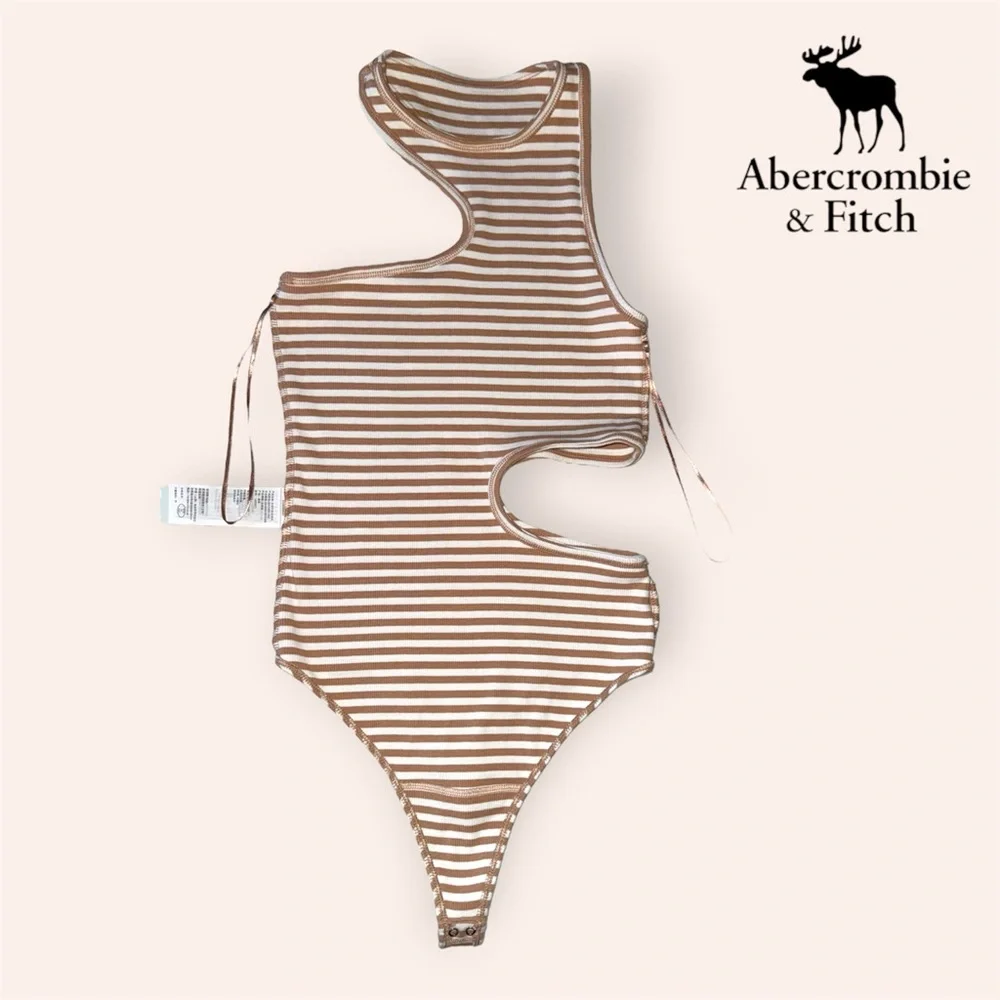 🛍️SALE🛍️Abercrombie & Fitch Women’s Rib Sleeveless Striped Bodysuit with Cutouts - Picture 4 of 7